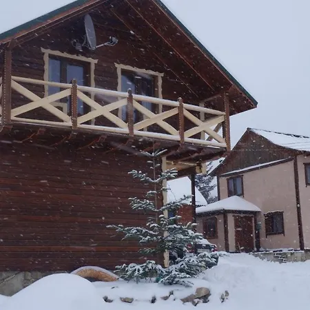 Dobryi Hutsul 2 Holiday home Mykulychyn